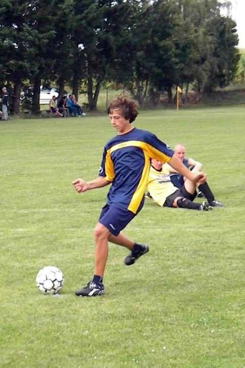 Pouťouvý fotbálek - "staří vs mladí"... foto: Petr Vlasák 003