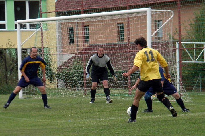 Pouťouvý fotbálek - "staří vs mladí"... foto: Petr Vlasák 039