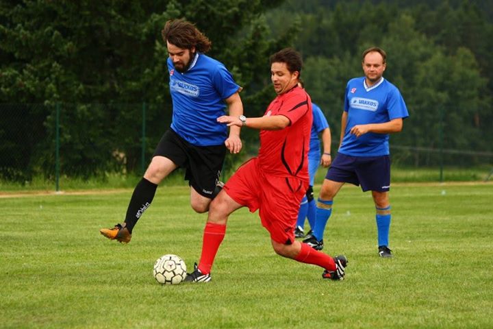 - pouťový fotbálek "staří" vs "mladí" 004