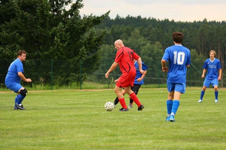 - pouťový fotbálek "staří" vs "mladí" 012